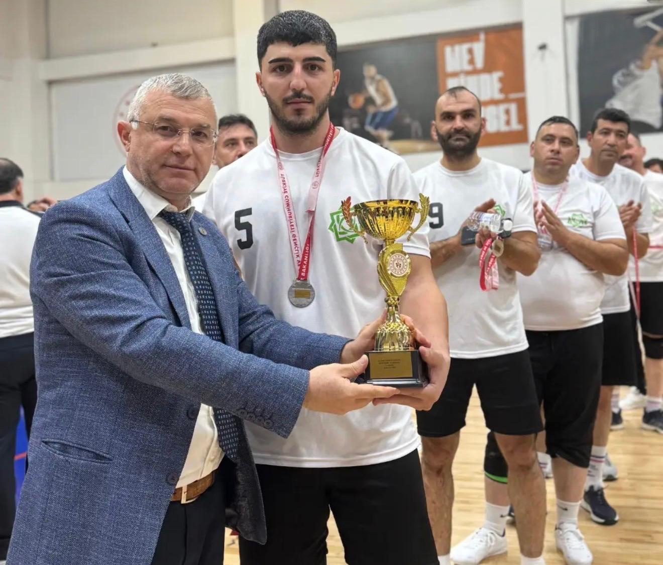 MERAM BELEDİYESİ VOLEYBOL TAKIMI KONYA İKİNCİSİ OLDU