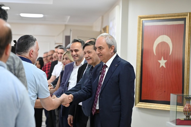Başkan Kocagöz, Kepez ailesiyle bayramlaştı 