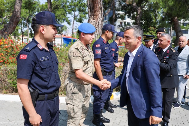 BAŞKAN KARA, BAYRAM COŞKUSUNU MANAVGAT’IN TÜM KESİMLERİYLE PAYLAŞTI