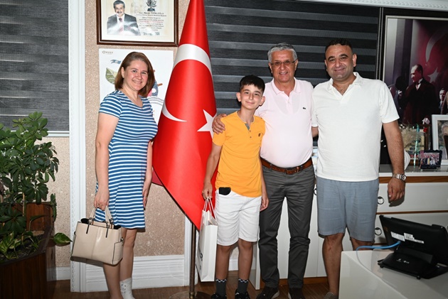 Minik Gögeş, Başkan Topaloğlu ile tanışmaya geldi