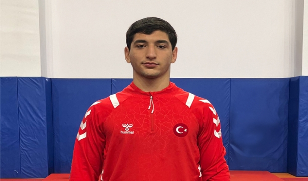MANAVGATLI GÜREŞÇİDEN MİLLİ GURUR