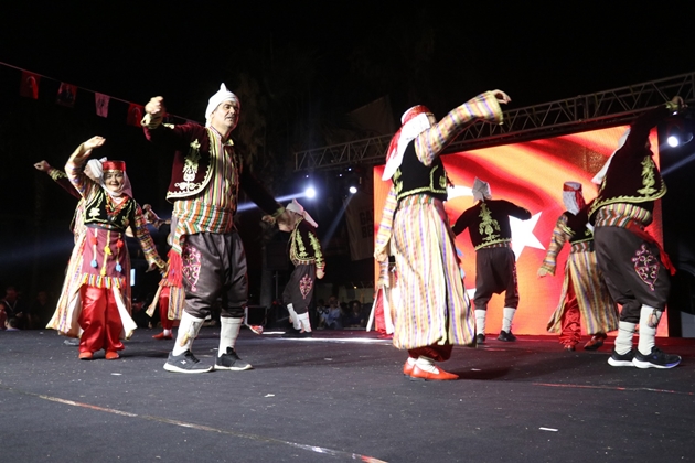 ULUSLARARASI HALK DANSLARI VE MÜZİK FESTİVALİ’NE YOĞUN İLGİ