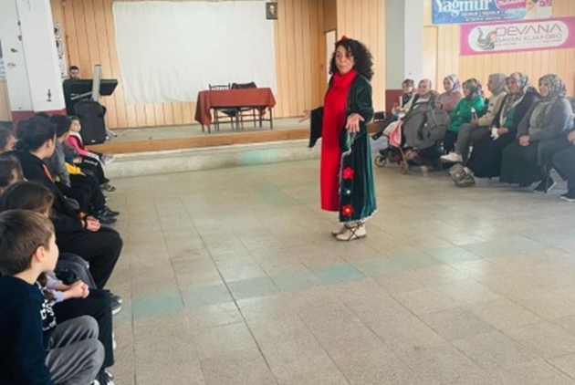 KIRSAL MAHALLELERDEKİ ÇOCUKLAR TİYATRO İLE BULUŞUYOR