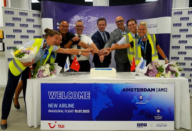 AMSTERDAM’DAN İLK UÇUŞ GERÇEKLEŞTİRİLDİ