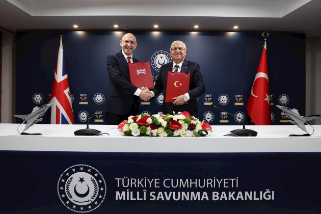 Millî Savunma Bakanı Yaşar Güler ve Birleşik Krallık Savunma Bakanı John Healey Eurofighter Uçakları İçin Anlaştı