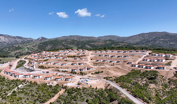 DEPREM BÖLGESİNİN İKİ KATLI KÖY EVLERİ TAMAMLANDI