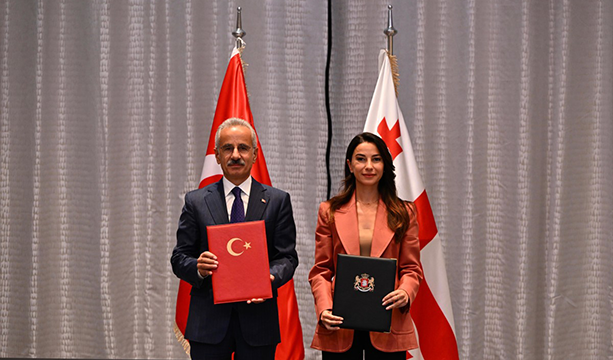 TÜRKİYE-GÜRCİSTAN ARASINDA 5 MİLYAR DOLARLIK TİCARET HACMİ HEDEFİ