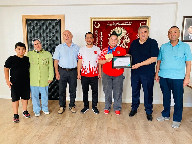 AVRUPA ŞAMPİYONU HALTERCİ SUDENAZ YILMAZ'DAN BAŞKAN KARABULUT'A ZİYARET