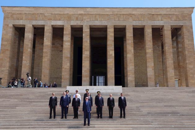 Yüksek Askeri Şûra Toplantısı Öncesinde Şûra Üyeleri Cumhurbaşkanımız Sn. Recep Tayyip Erdoğan Başkanlığında Anıtkabir’i Ziyaret Etti