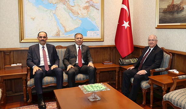 Millî Savunma Bakanı Yaşar Güler, İçişleri Bakanı Ali Yerlikaya ve Millî İstihbarat Teşkilatı Başkanı İbrahim Kalın, Millî Savunma Bakanlığında Bir Araya Geldi