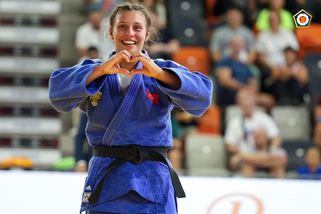 BÜYÜKŞEHİR BELEDİYESPORLU ECEM BAYSUĞ AVRUPA ŞAMPİYONU