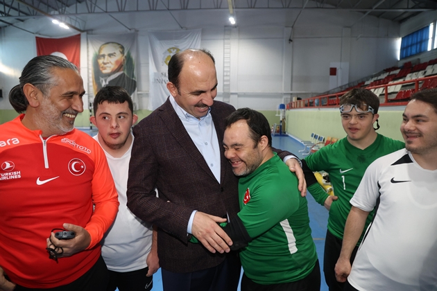 BAŞKAN ALTAY: “ÖZEL GEREKSİNİMLİ KARDEŞLERİMİZİN BAŞARI VE CESARETİNİN HERKESE İLHAM KAYNAĞI OLMASINI DİLİYORUM”