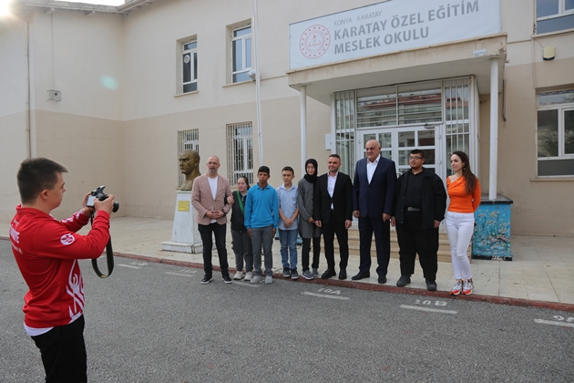 BAŞKAN ERKOYUNCU, ÖZEL EĞİTİM ÖĞRENCİLERİYLE BULUŞTU