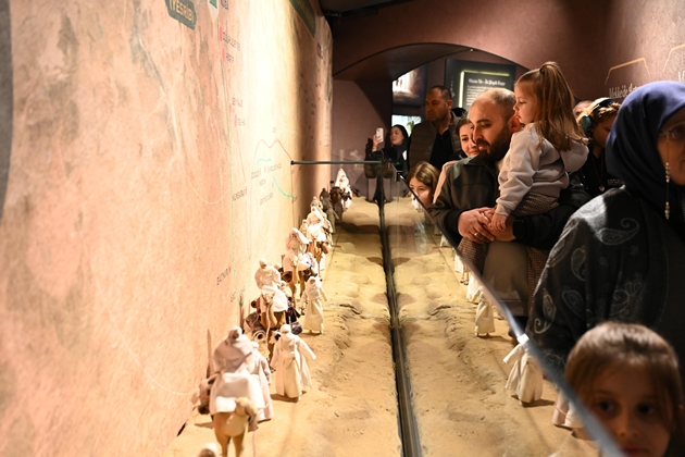 KONYA BÜYÜKŞEHİR’İN SİYER SERGİSİ RAMAZAN’IN MANEVİ İKLİMİNDE YOĞUN İLGİ GÖRÜYOR