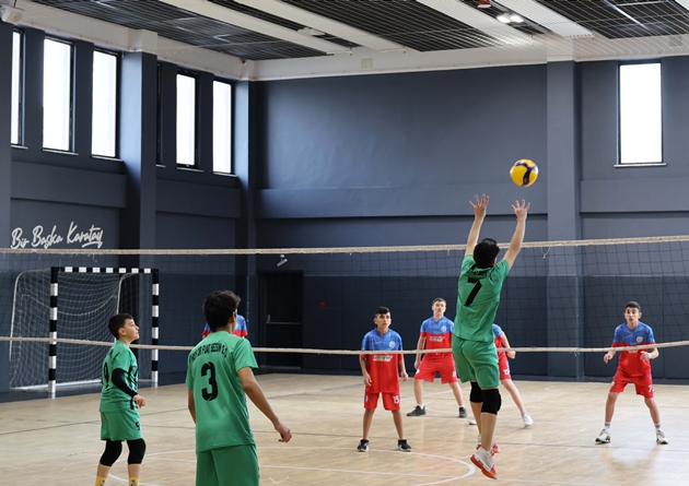 ORTAOKULLAR ARASI KARDEŞLİK VE DOSTLUK ERKEKLER VOLEYBOL TURNUVASI BAŞLADI