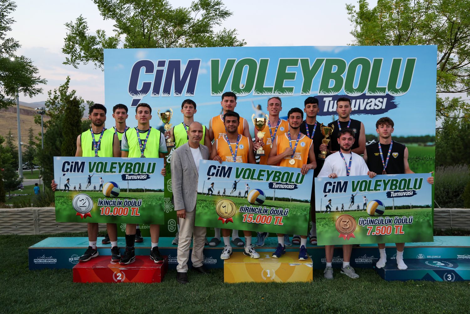SELÇUKLU BELEDİYESİ TARAFINDAN DÜZENLENEN ÇİM VOLEYBOLU TURNUVASI SONA ERDİ