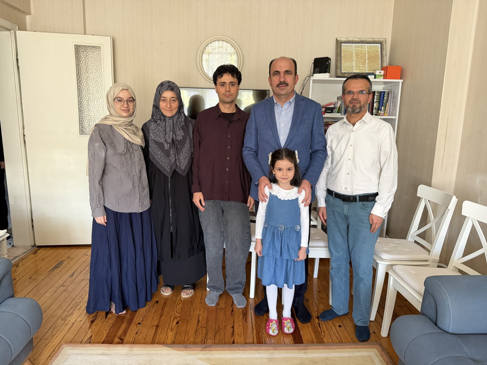 BAŞKAN ALTAY, “UMRE ÖDÜLLÜ SİYER YARIŞMASI” İLE UMREYE GİDEN YARIŞ AİLESİNİ ZİYARET ETTİ