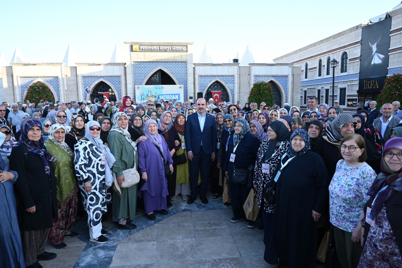 BAŞKAN ALTAY “HATIRDAN HATIRAYA KÜLTÜR TURLARINA” KATILAN 10 BİN EMEKLİ BÜYÜĞÜMÜZE TEŞEKKÜR ETTİ