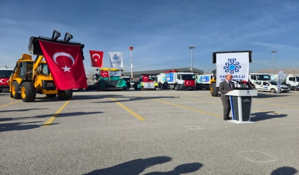 Selçuklu Belediyesi Yeni Araçlarını Tanıttı