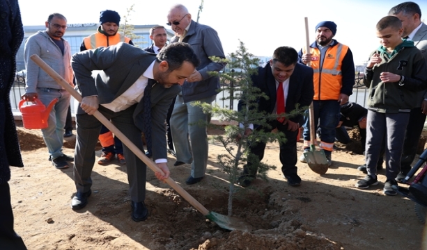 KONYA BÜYÜKŞEHİR ÖZEL ÖĞRENCİLER FİDAN DİKİM ETKİNLİĞİ DÜZENLEDİ