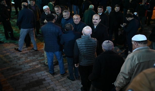 BAŞKAN ALTAY VE BAŞKAN KAVUŞ KONYALILARIN İLK TERAVİH NAMAZI HEYECANINA ORTAK OLDU