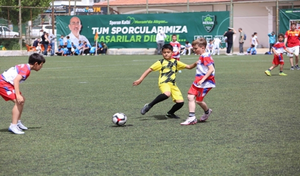 Meram’ın Geleneksel Futbol Heyecanı Başladı; MİNİK KRAMPONLAR ŞAMPİYONLUK İÇİN YENİDEN SAHADA 