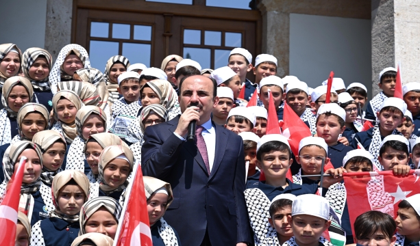 BAŞKAN ALTAY, BİLGEHANELERDE EĞİTİM ALARAK TAMAMI HAFIZLIK İMAM HATİP OKULLARINI KAZANAN ÖĞRENCİLERLE BULUŞTU